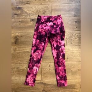 Gorgeous pink hue leggings made by danskin. Women size small